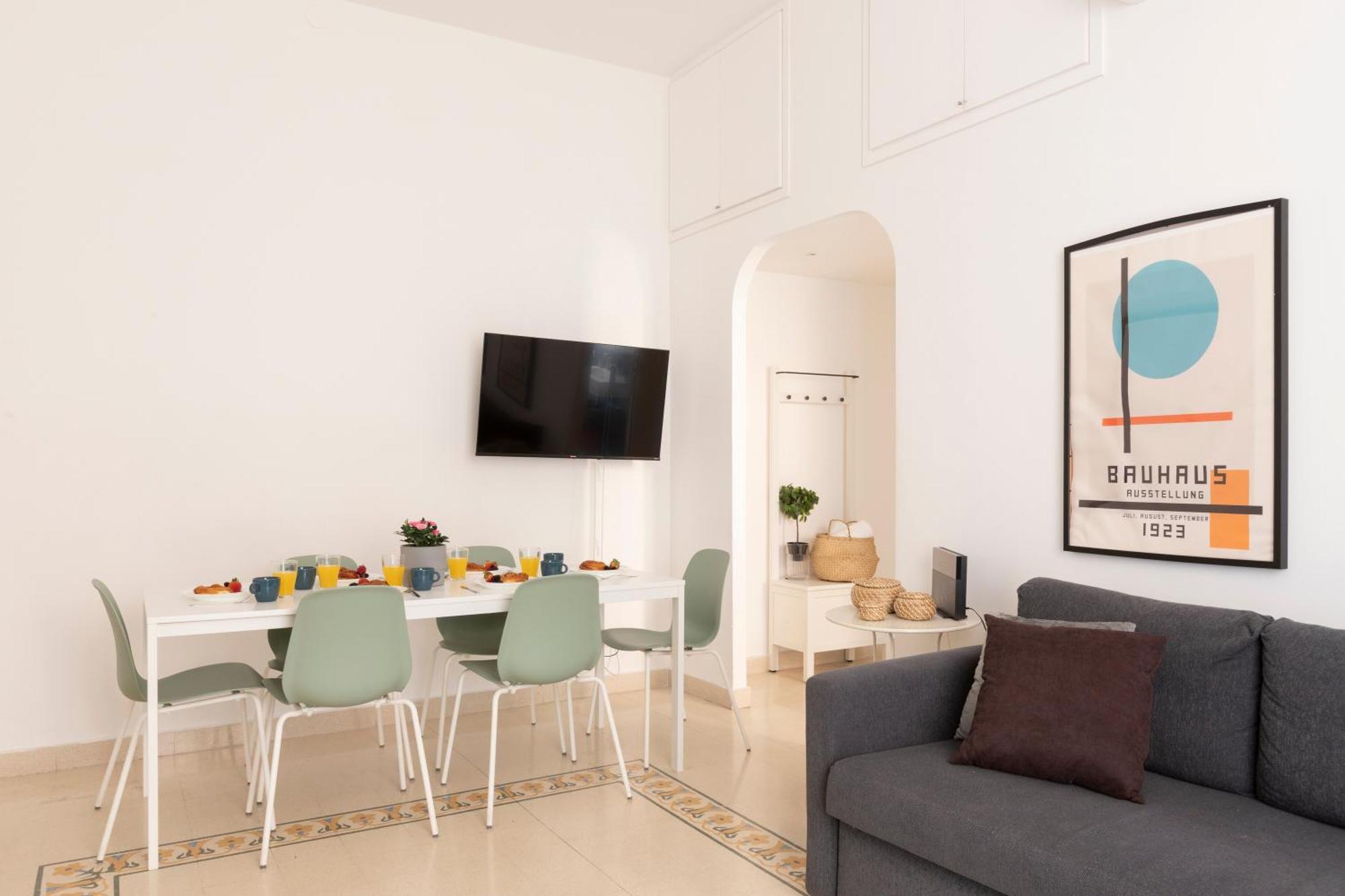 Appartement The Rent - Sunny Three-bedroom Near Ottaviano Metro Stop *